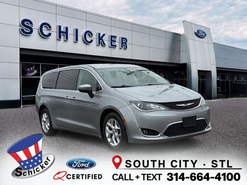 Used 2017 Chrysler Pacifica Touring Plus w/ Tire & Wheel Group image 1