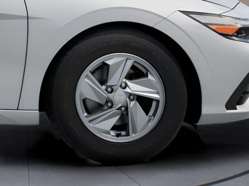 New 2025 Hyundai Elantra SE image 8