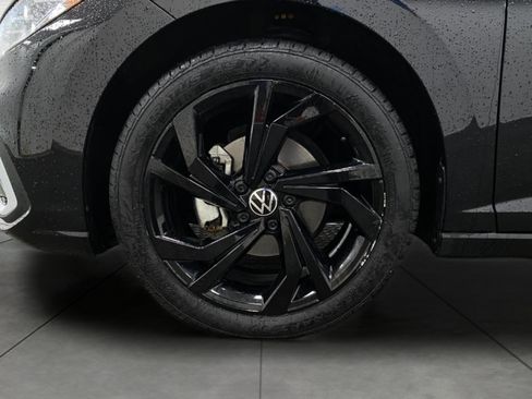Used 2025 Volkswagen Jetta SE FWD image 12