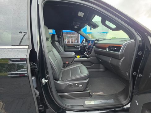 Used 2025 GMC Yukon Denali AWD/4WD image 14