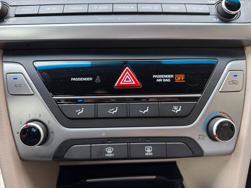 Used 2017 Hyundai Elantra SE image 11