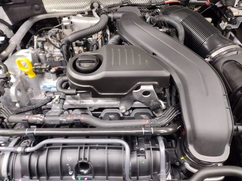 New 2025 Volkswagen Taos SEL image 6