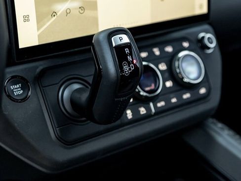 Used 2026 Land Rover Defender 110 OCTA image 19