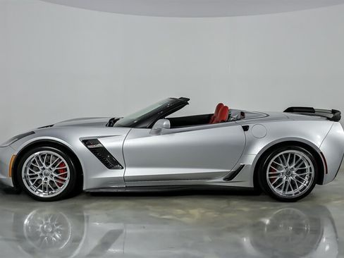 Used 2015 Chevrolet Corvette Z06 w/ 3LZ Preferred Equipment Group RWD image 8