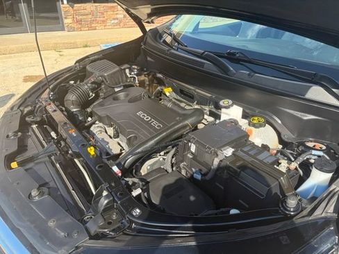 Used 2022 Chevrolet Equinox LS FWD image 10