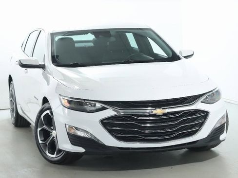 Used 2024 Chevrolet Malibu LT image 2