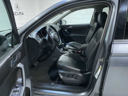 Used 2018 Volkswagen Tiguan SE AWD/4WD image 2