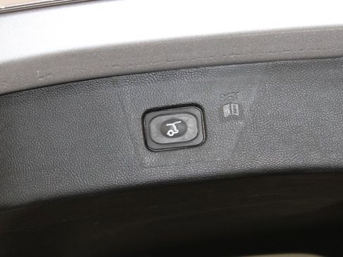 Used 2022 Ford Edge SEL w/ Convenience Package image 16