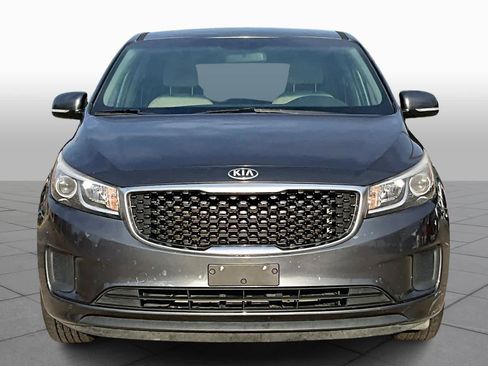 Used 2017 Kia Sedona LX image 3