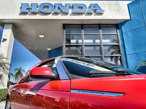 Used 2005 Ford Thunderbird image 21