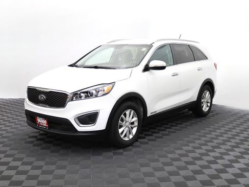 Used 2017 Kia Sorento AWD image 3