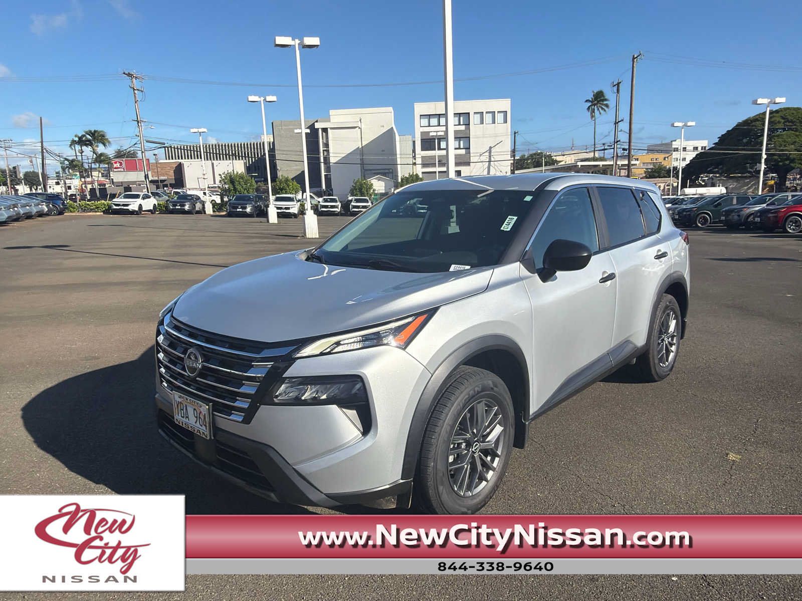 Used 2024 Nissan Rogue S FWD image 1
