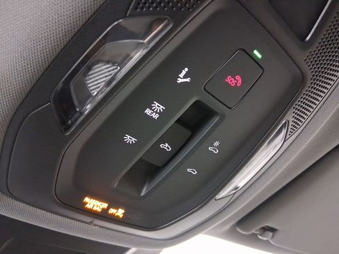 Used 2025 Audi Q6 e-tron Premium Plus image 16