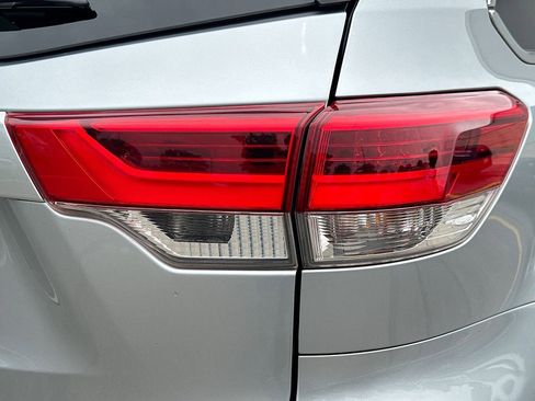 Used 2018 Toyota Highlander Limited FWD image 34