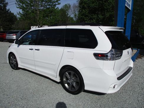 Used 2013 Toyota Sienna SE image 3