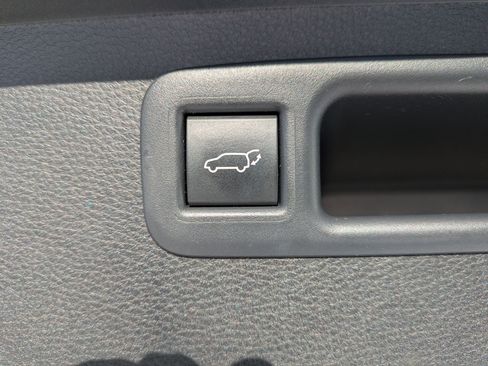 Certified 2023 Toyota Highlander XLE image 22