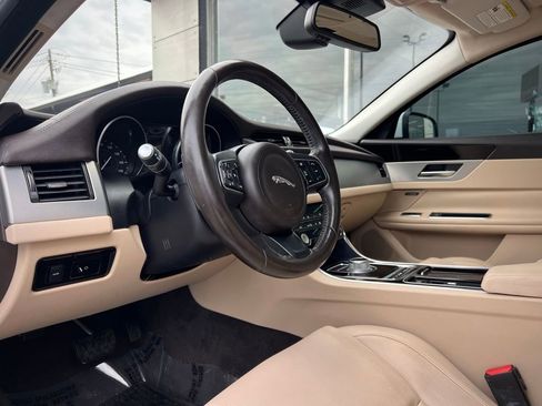 Used 2016 Jaguar XF Premium image 65