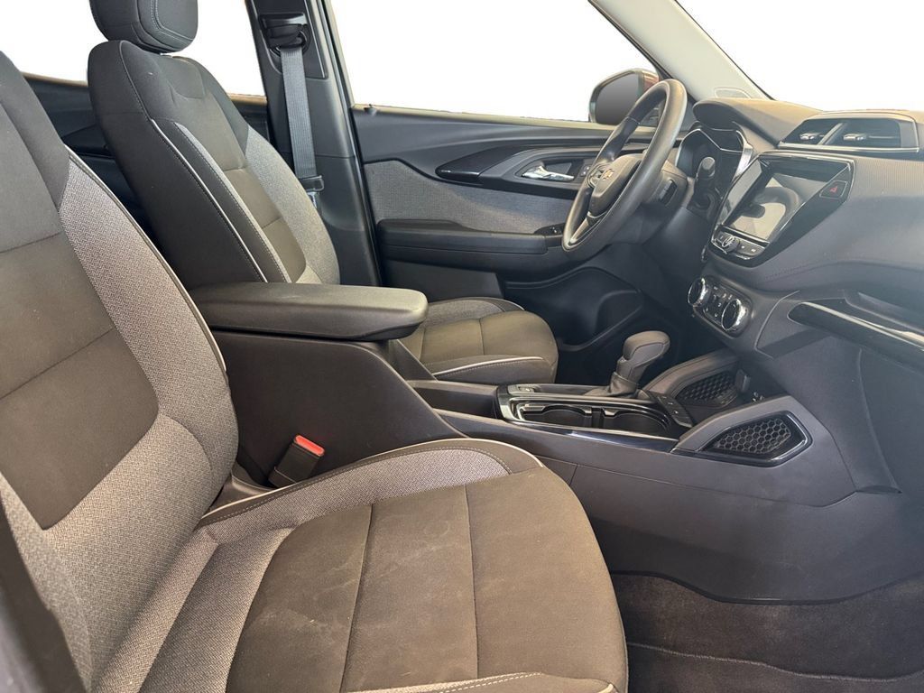 Used 2022 Chevrolet TrailBlazer LT w/ Convenience Package FWD image 17