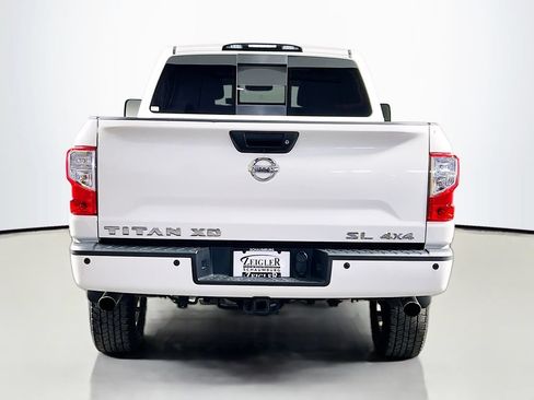 Used 2018 Nissan Titan SL w/ Chrome Package AWD/4WD image 6