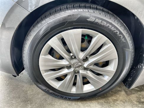 Certified 2022 Nissan Sentra S image 18