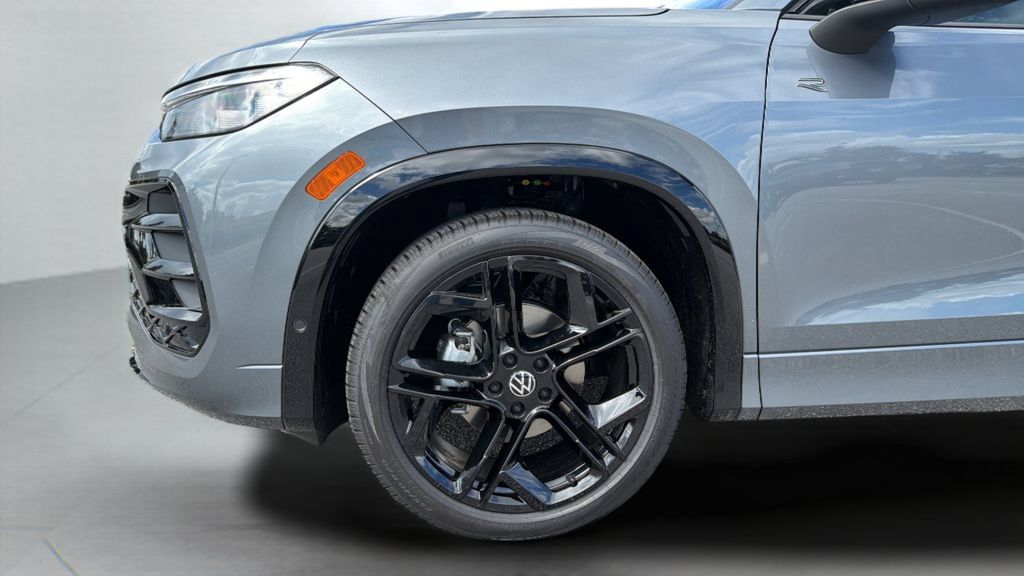 New 2026 Volkswagen Tiguan SE R-Line FWD image 38
