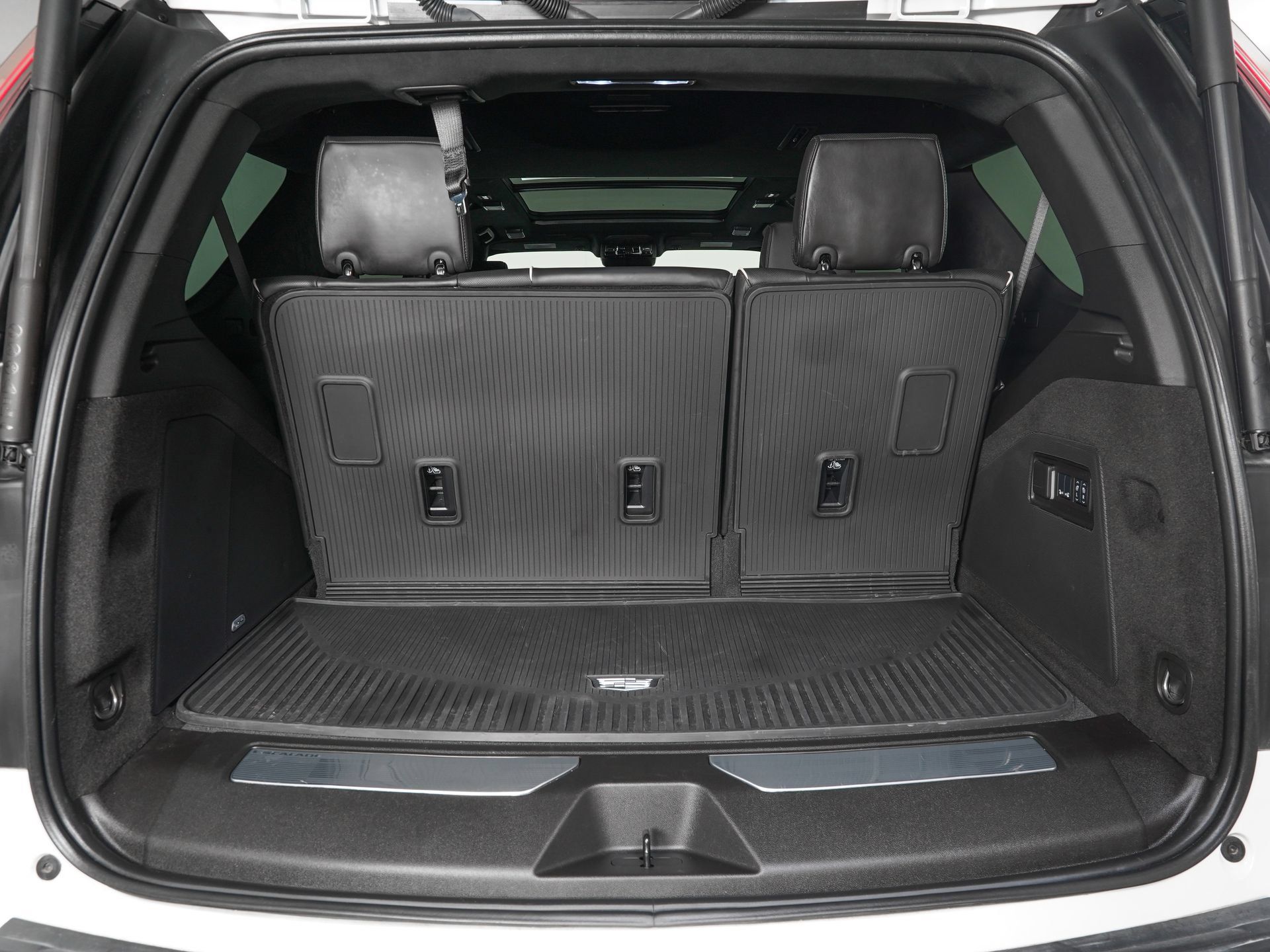 Used 2025 Cadillac Escalade Sport Platinum w/ LPO, ONYX Package AWD/4WD image 12