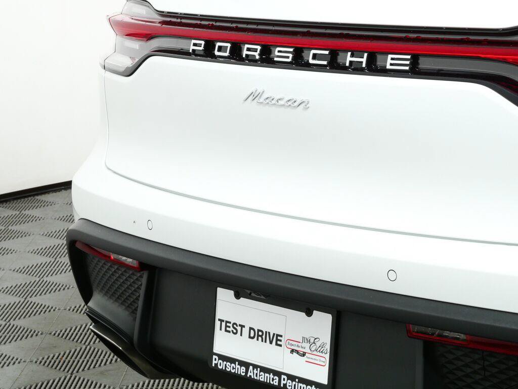 Certified 2026 Porsche Macan AWD/4WD image 35