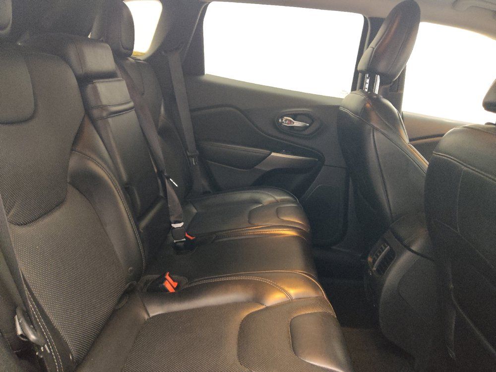 Used 2019 Jeep Cherokee Limited FWD image 19