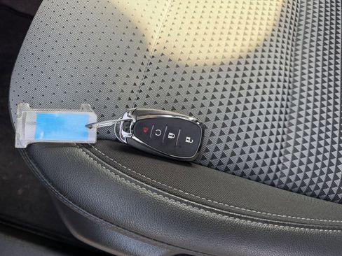 Used 2025 Chevrolet Trax LT w/ LT Convenience Package image 22