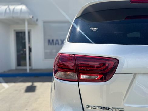 Used 2019 Kia Sorento L FWD image 30