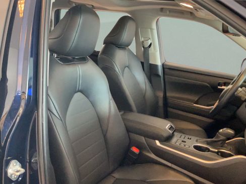 Certified 2025 Toyota Highlander XLE AWD/4WD image 38