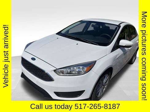 Used 2017 Ford Focus SE FWD image 2