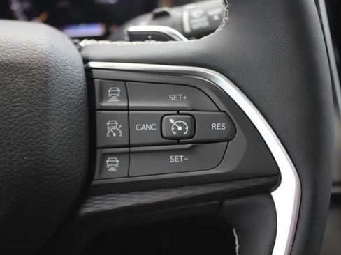 Used 2023 Jeep Grand Cherokee L Altitude AWD/4WD image 14