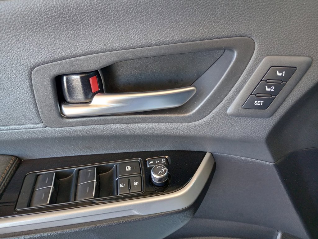 Used 2026 Toyota Sienna Platinum AWD/4WD image 14