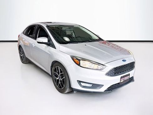 Used 2018 Ford Focus SEL FWD image 3