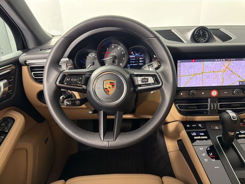 Certified 2026 Porsche Macan AWD/4WD image 28