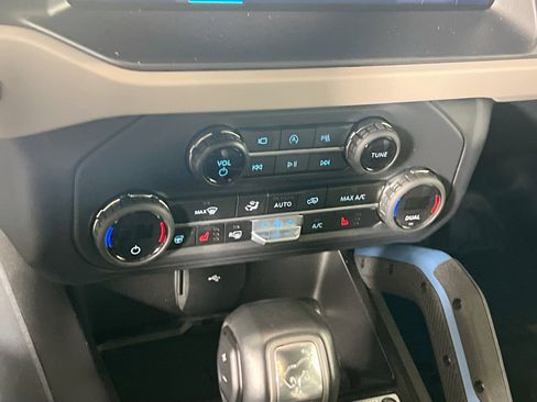 Used 2023 Ford Bronco Wildtrak image 16