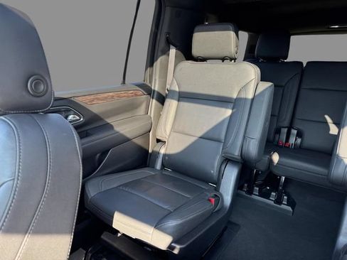 Used 2021 Chevrolet Suburban LT AWD/4WD image 16
