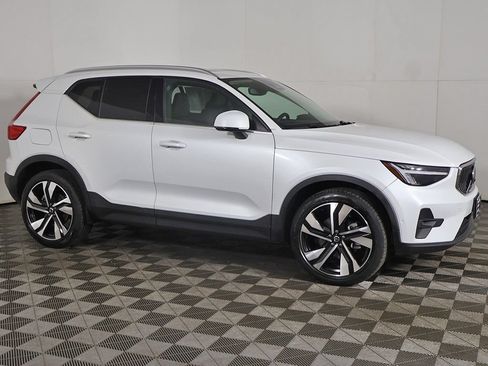 Used 2023 Volvo XC40 B5 Plus w/ Protection Package Premier AWD/4WD image 16