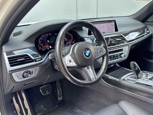 Used 2022 BMW 740i w/ M Sport Package RWD image 14