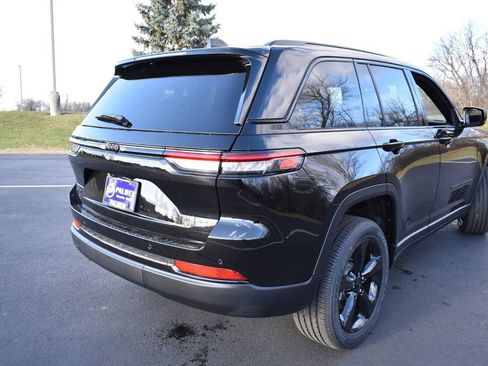 New 2025 Jeep Grand Cherokee Altitude AWD/4WD image 5