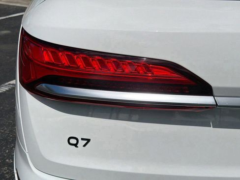 Used 2025 Audi Q7 3.0T Premium image 11