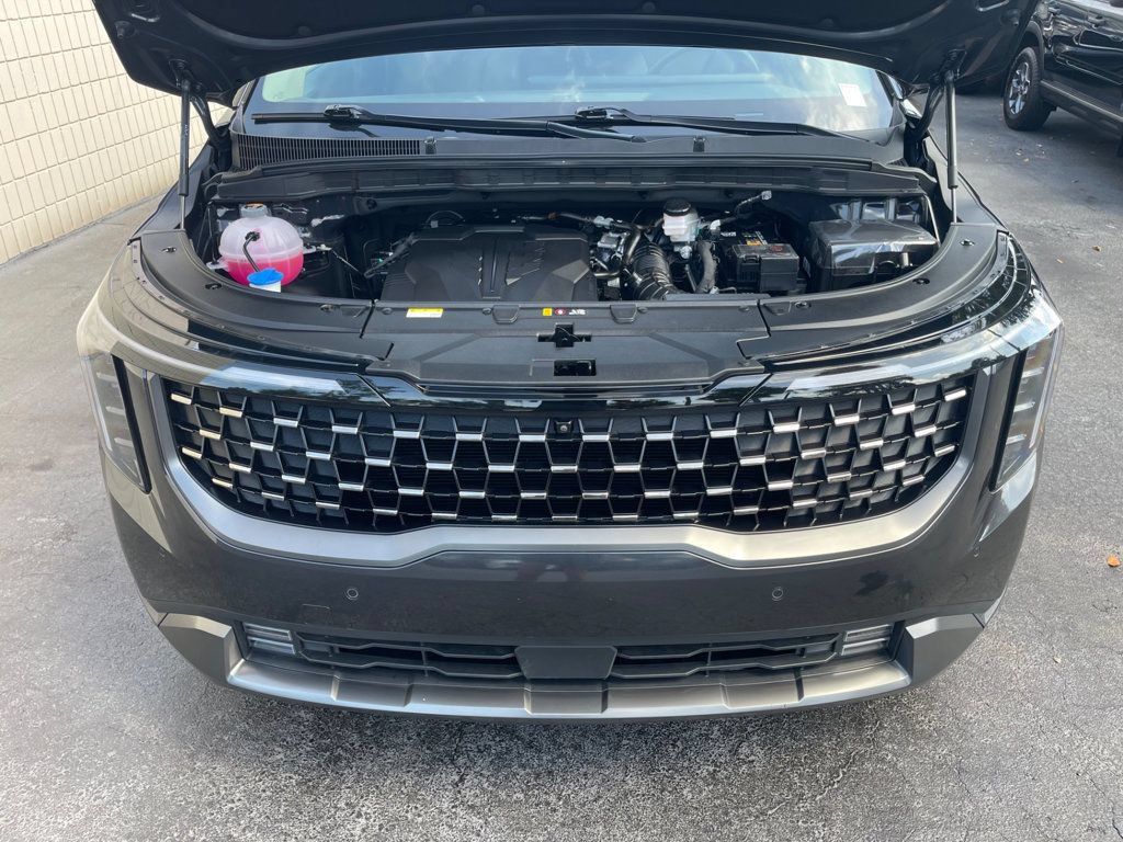 Used 2026 Kia Carnival SX w/ SX Dark Edition Package FWD image 23