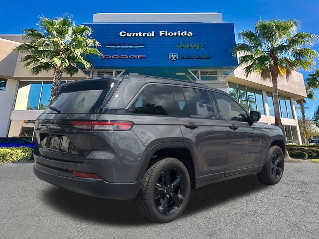 Used 2026 Jeep Grand Cherokee Limited w/ Limited Altitude Package AWD/4WD image 5