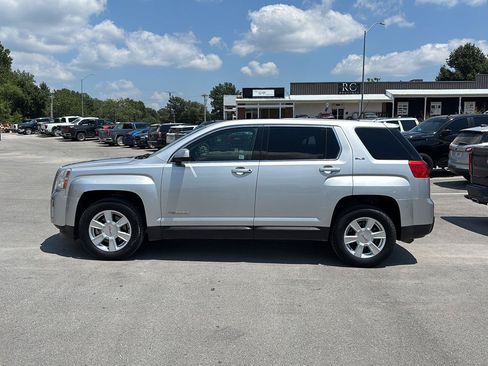 Used 2011 GMC Terrain SLE FWD image 2