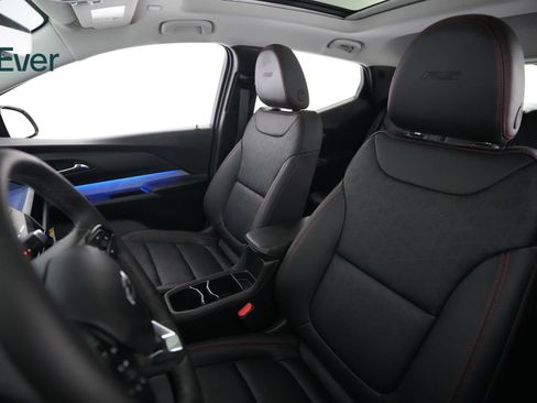 Used 2027 Chevrolet Bolt RS w/ Technology Package FWD image 4