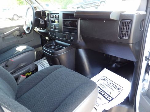 Used 2024 GMC Savana 2500 w/ Driver Convenience Package RWD image 32