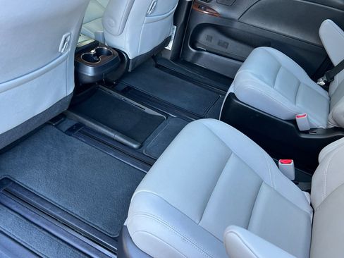 Certified 2020 Toyota Sienna Limited image 11