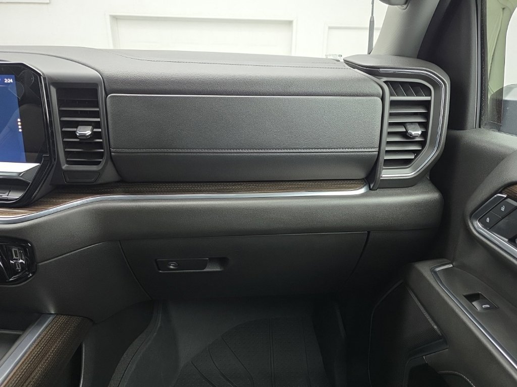 Used 2025 Chevrolet Silverado 3500 LT w/ Safety Package AWD/4WD image 49