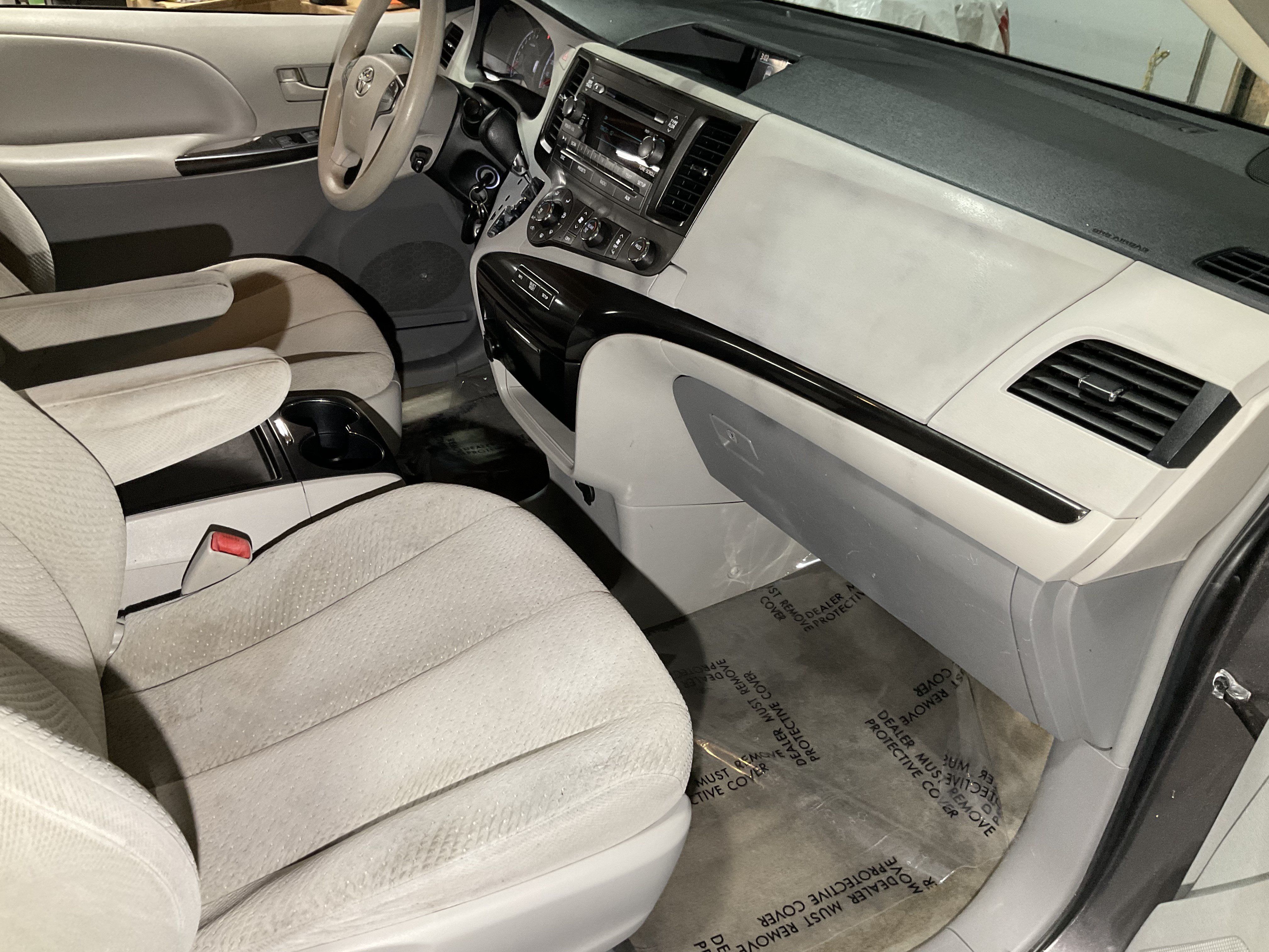Used 2012 Toyota Sienna LE w/ Towing Pkg FWD image 23